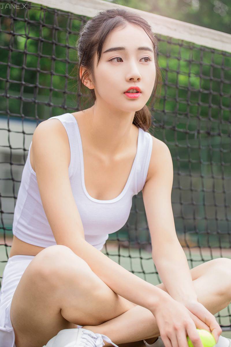 清纯校园网球女孩