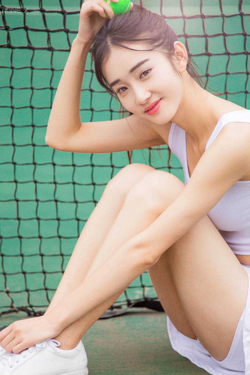 清纯校园网球女孩